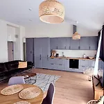 Jaukus Ir Sviesus Seimos Apartamentai Kunigiskiuose - Vakaris Vejas *